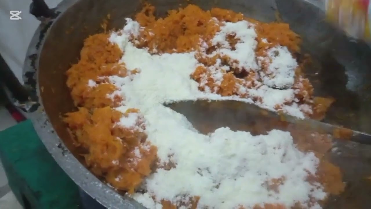 আজকে  বাচ্চাদের আবদারে দ্বিতীয়বার আবারও গাজরের হালুয়া বানিয়ে দিলাম 🥰🤩😇♥️