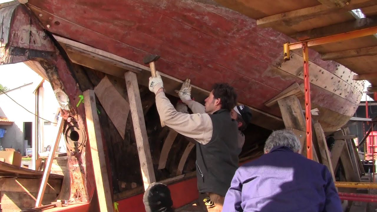 Lola Off Skagen au Chantier du Bois Marin  ,La mise en place d'un bordé sur sa coque