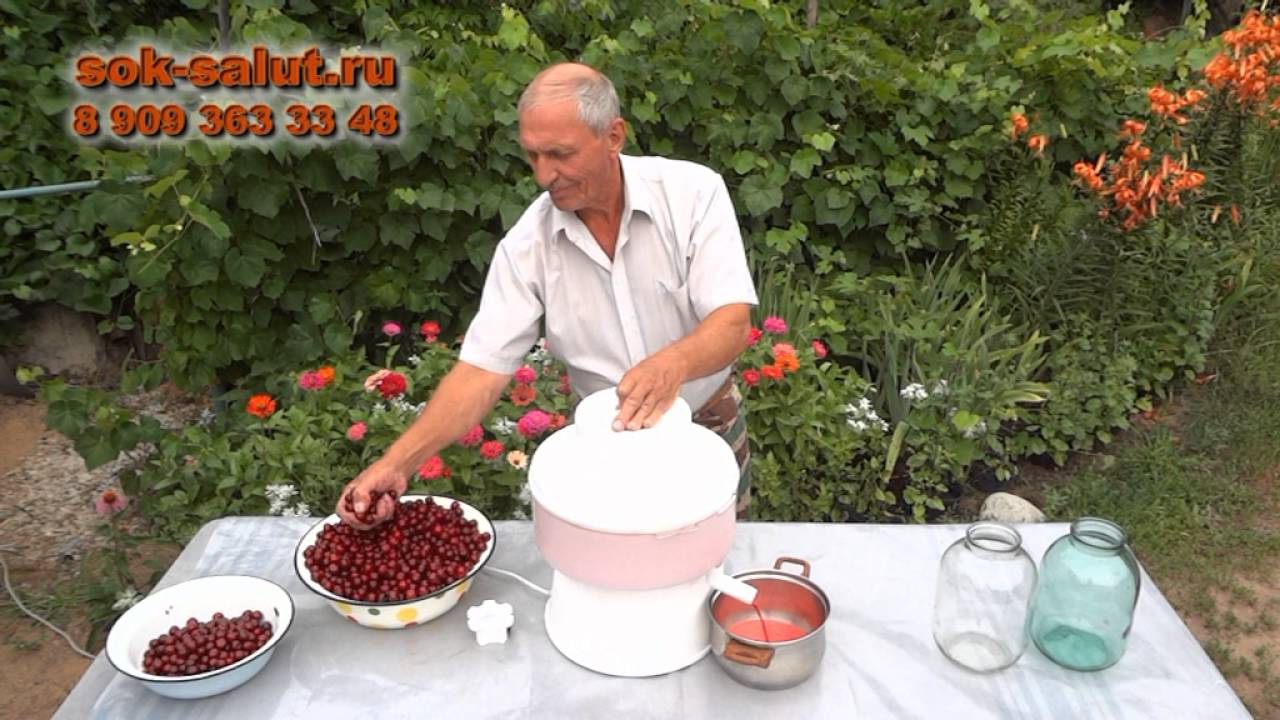 Натуральный вишневый сок с соковыжималкой 