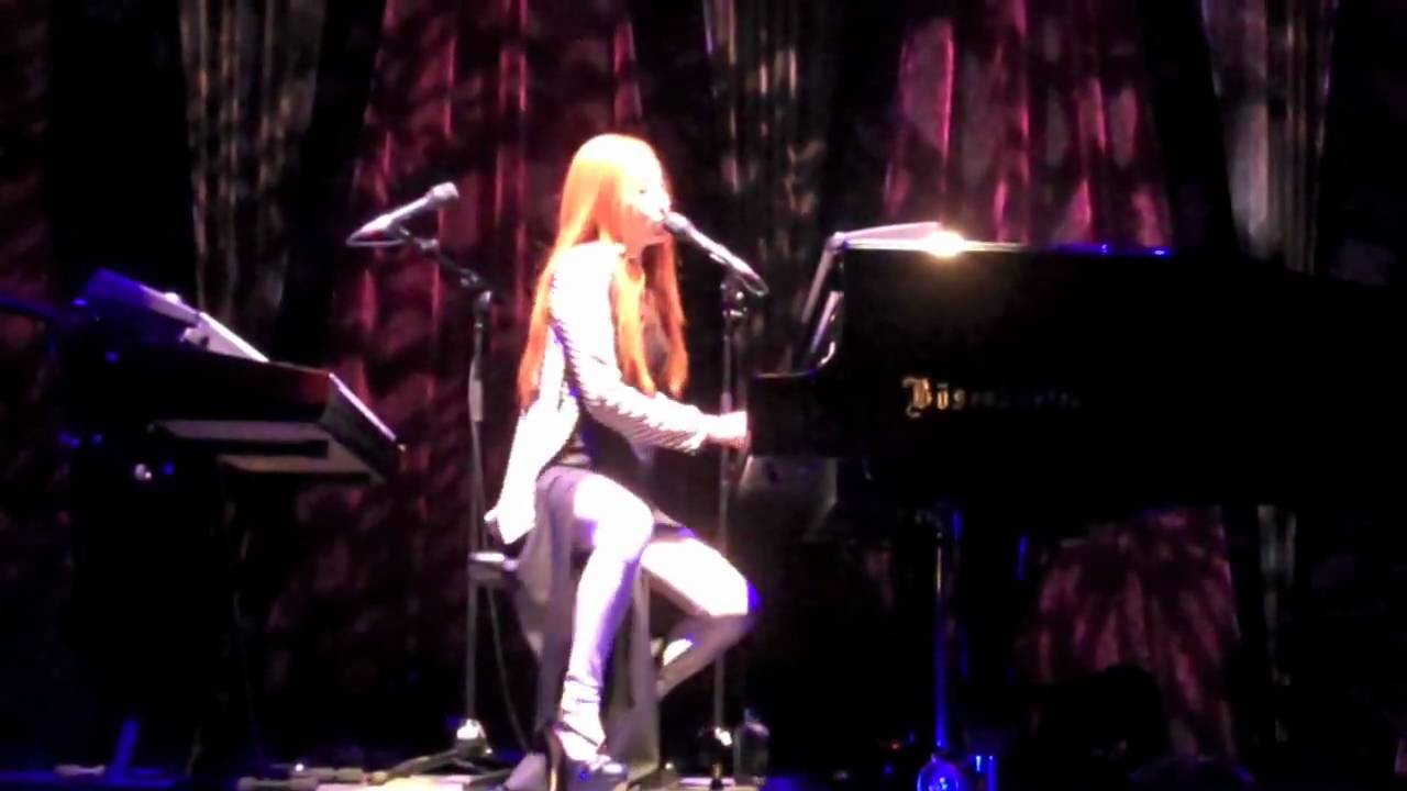 Tori Amos-Cornflake Girl Live in Milwaukee at The Riverside 8.4.09