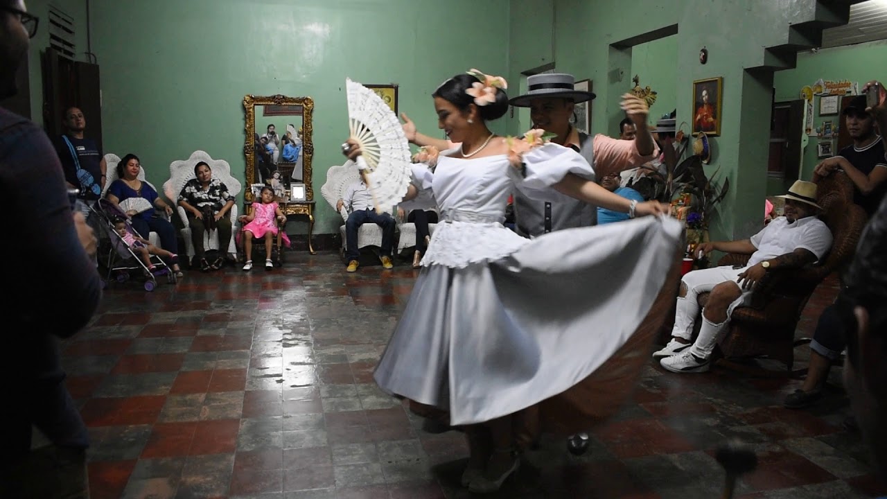 Los novios. Baile de Parejas. 