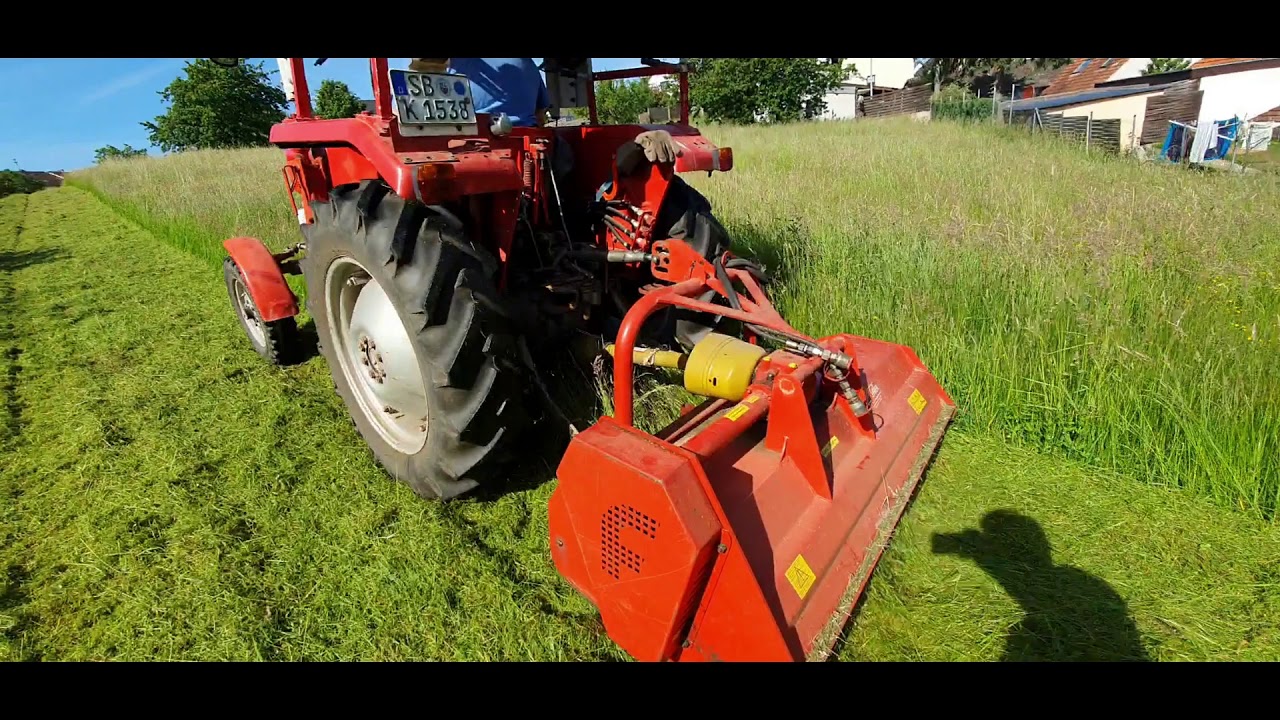 MF 133 beim Hochgras mulchen