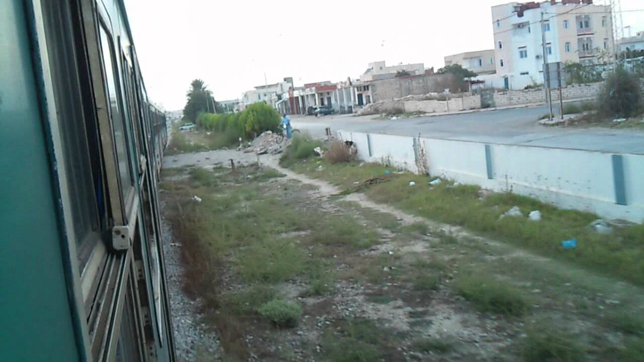 Métro du Sahel quitte la gare de Mehdia