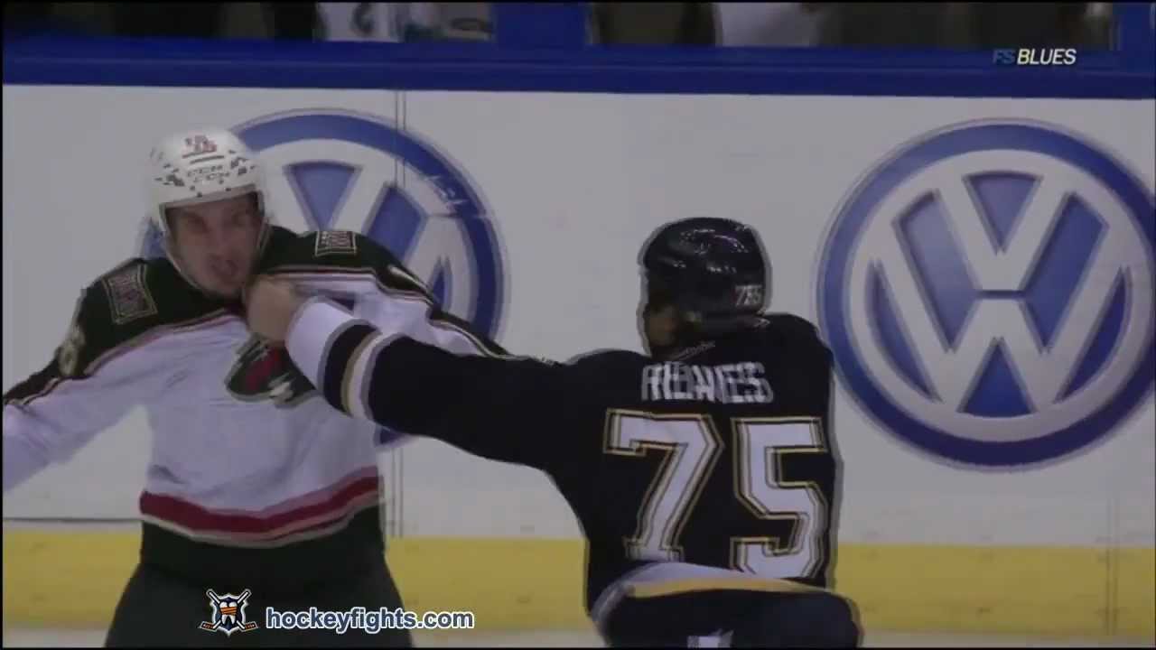Brad Staubitz vs Ryan Reaves Jan 14, 2012