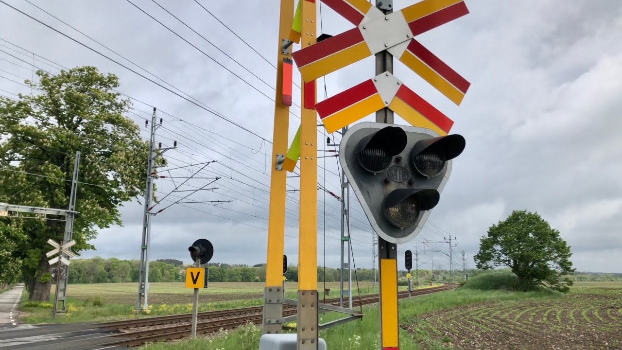 Järnvägsövergång / Railway crossing | södra stambanan, södra Sverige, Southern Sweden