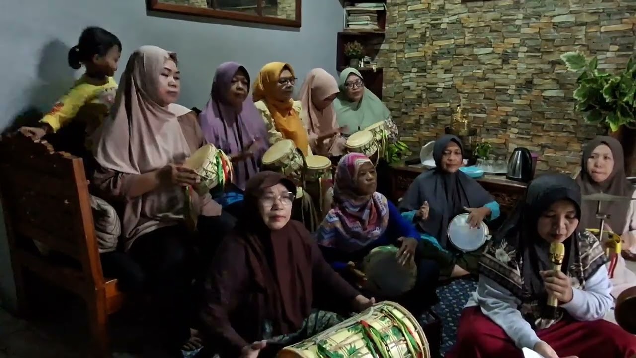 Marawis An Nisa Albarokah latihan untuk penutupan pengajian sementara dibulan Ramadhan....
