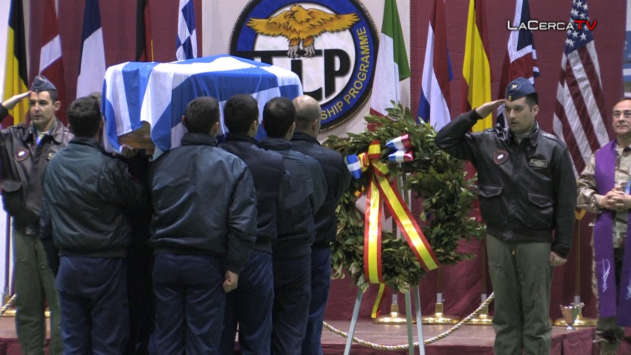 Sentido homenaje, en la Base A&eacute;rea de Albacete, a los dos Capitanes griegos fallecidos