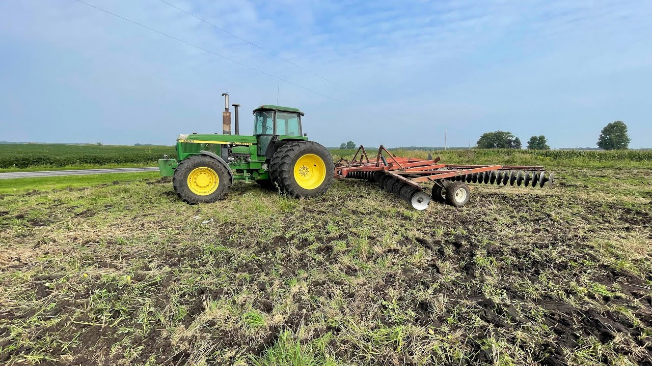 Disking wheat stubble with the John Deere 4955.