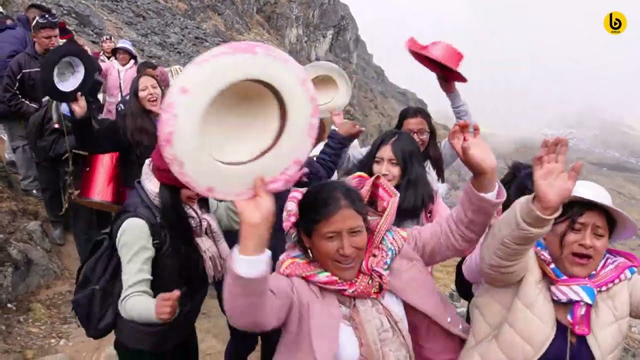 Bailando a MÁS de 5 mil METROS en el nevado Huaytapallana - Santiago 2024