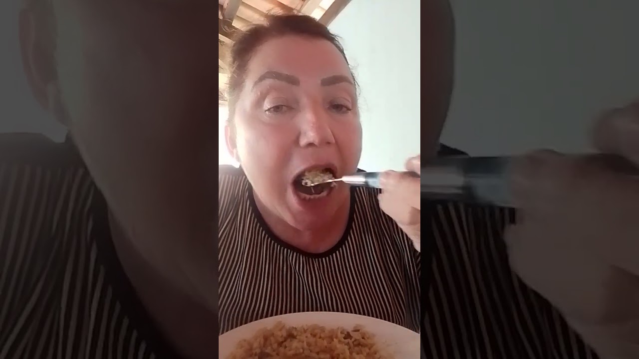  Vamos comer gente, já está na hora de almoçar.