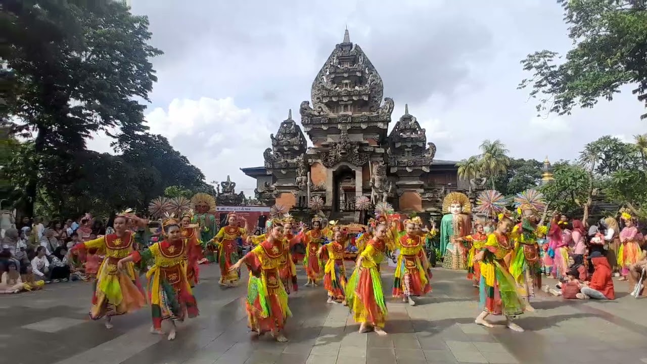 Tari Nandak Ganjen Sanggar Ratnasari Anjungan DKI Jakarta at TMII 22-12-2024