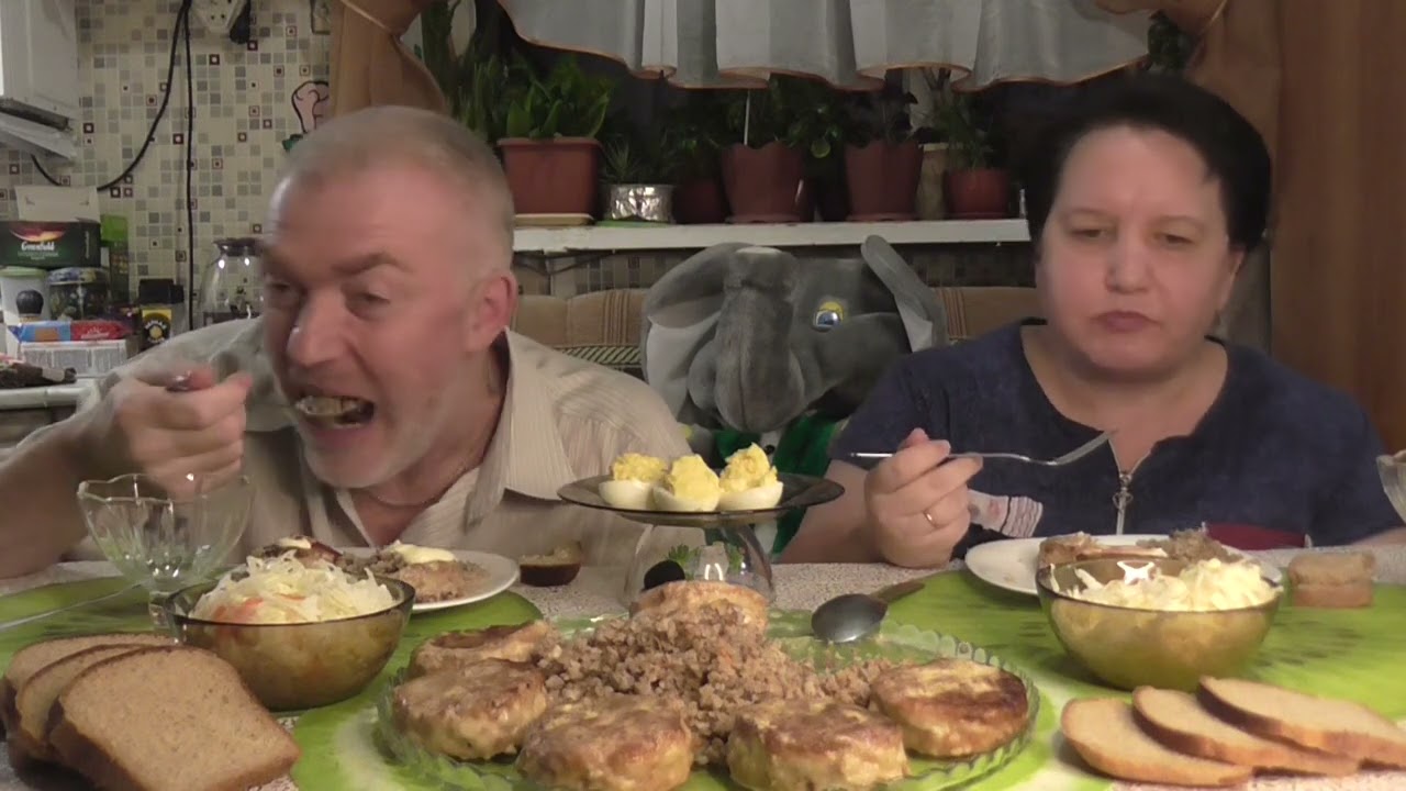 MUKBANG RUSSIA|ГРЕЧКА И КОТЛЕТЫ|ДОМАШНЯЯ ЕДА|ЯЙЦА ФАРШИРОВАННЫЕ|КАПУСТА и ЛИМОНАД|ВКУСНО и ПРОСТО