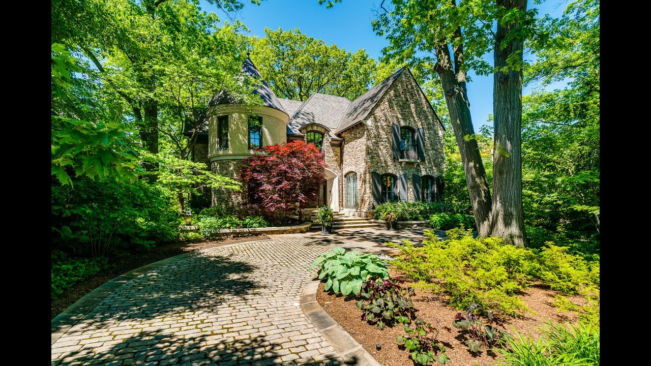 16 Edenbridge Drive, Toronto, Ontario