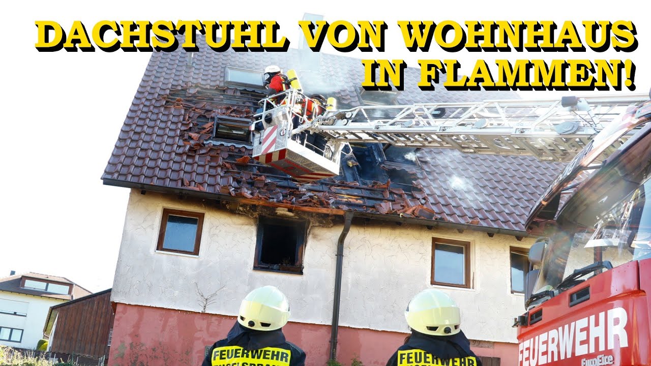 [KÜCHENBRAND GREIFT AUF DACHSTUHL ÜBER] - FEUERWEHR in ENGELSBRAND im GROSSEINSATZ - | LÖSCHARBEITEN