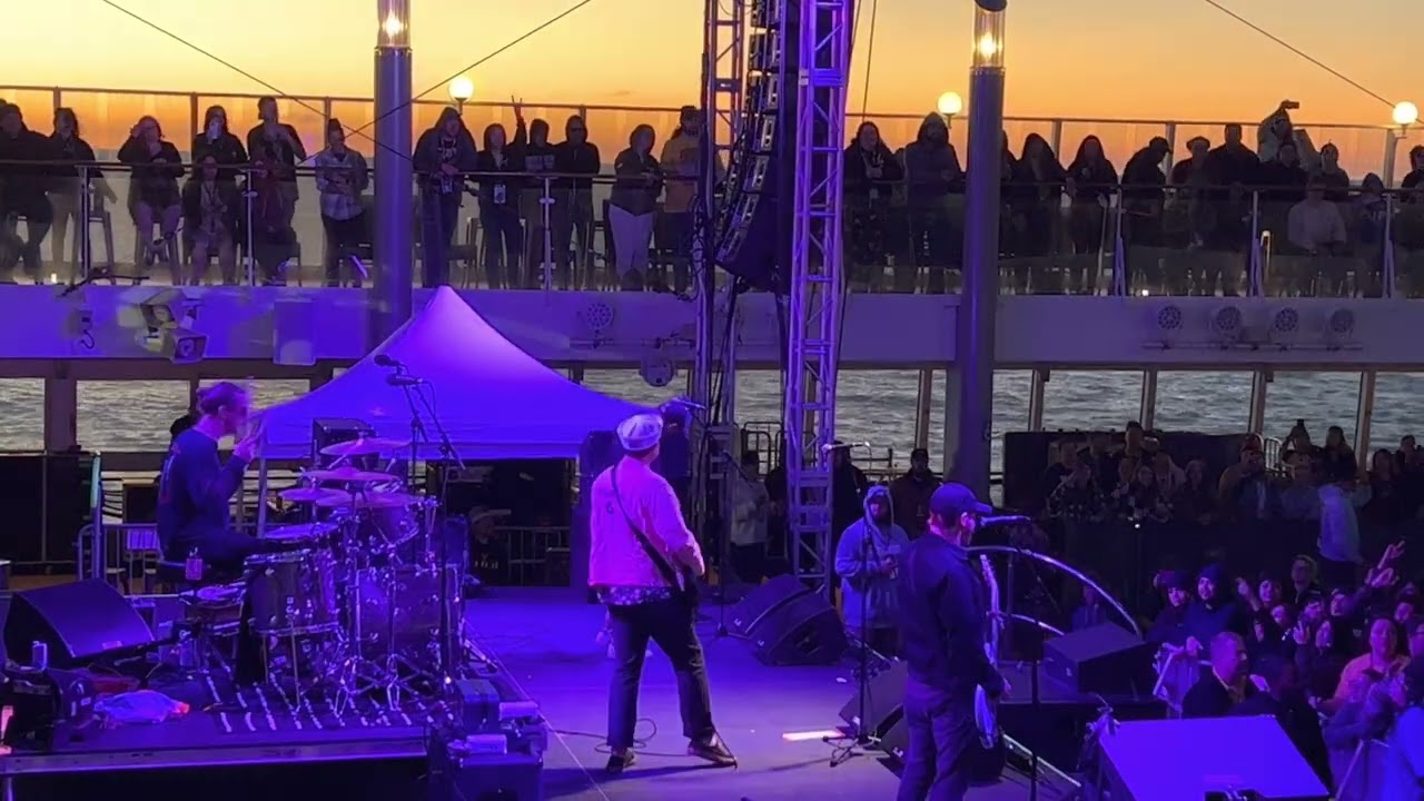 Hawthorne Heights - Niki Fm (Live @ Emo’s Not Dead Cruise) 11/11/22