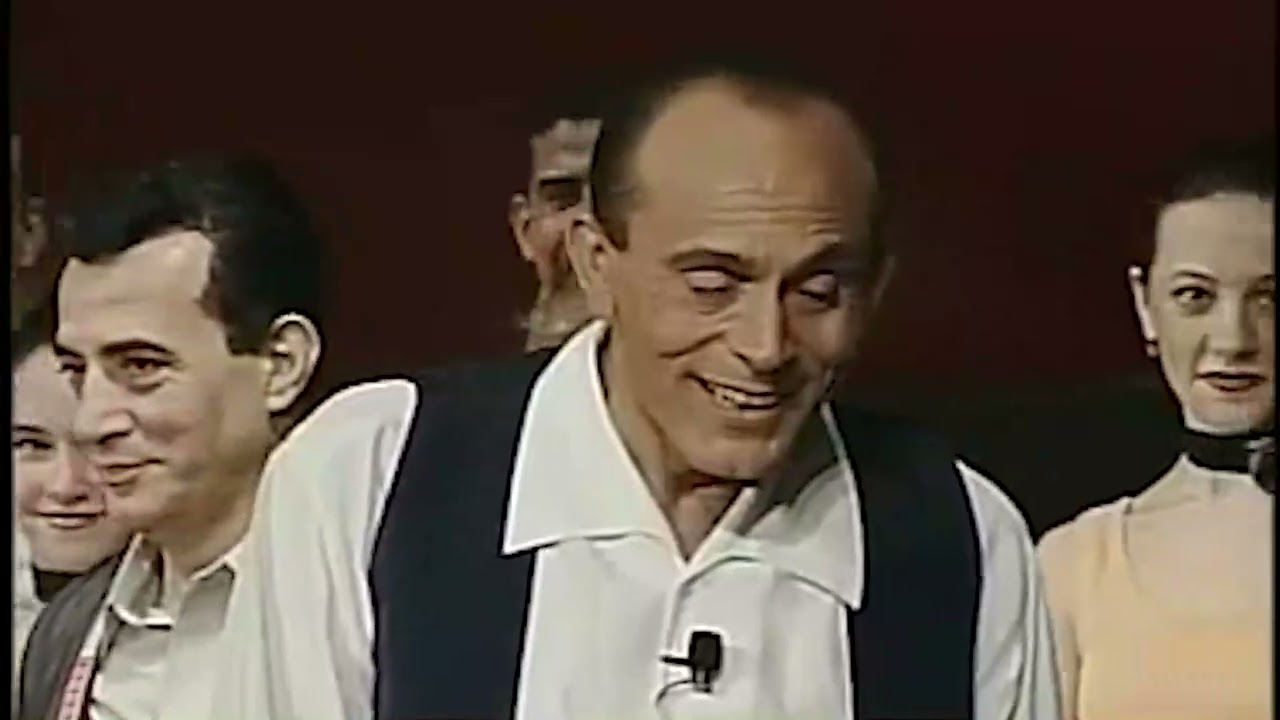هتقع من كتر الضحك مع محمد صبحي وهو بيدور علي بنت تعمل دور كارمن في المسرحية