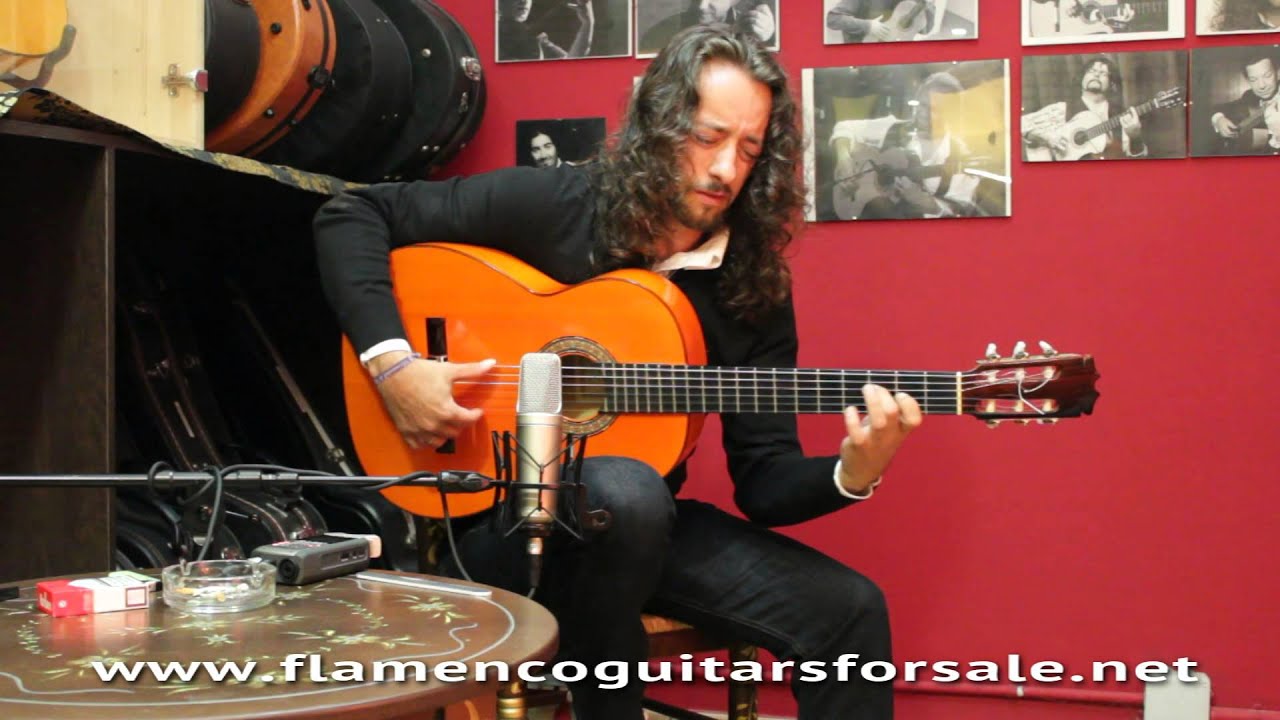 El Perla plays the Hermanos Conde 1976 flamenco guitar for sale