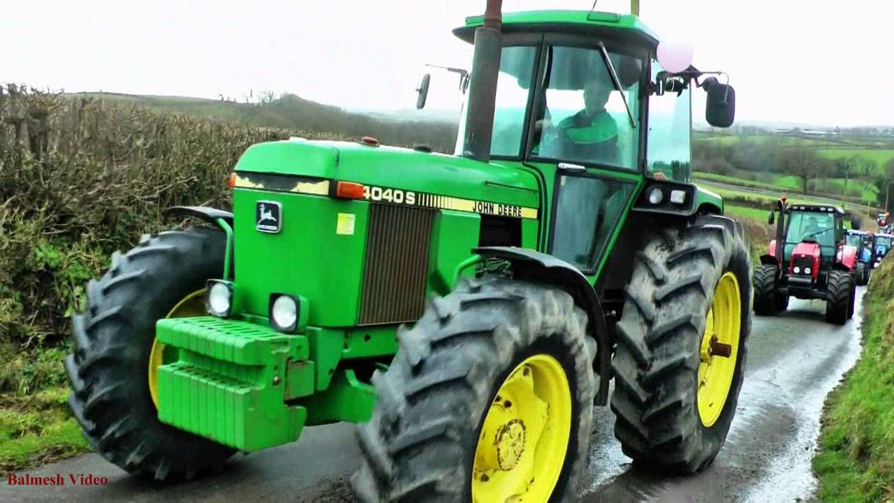 Vintage Tractor Run - the Run Past, Uphill !