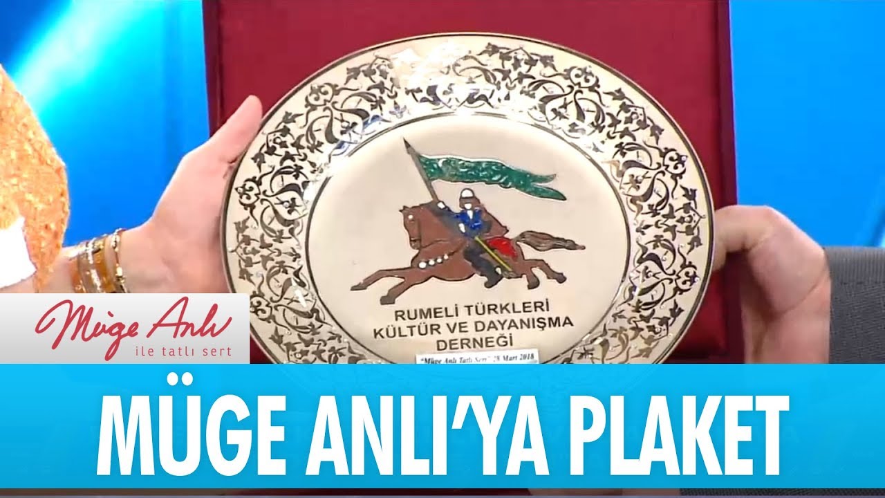 Rumeli T&uuml;rkleri K&uuml;lt&uuml;r ve Dayanışma Derneğinden plaket - M&uuml;ge Anlı İle Tatlı Sert 28 Mart 2018