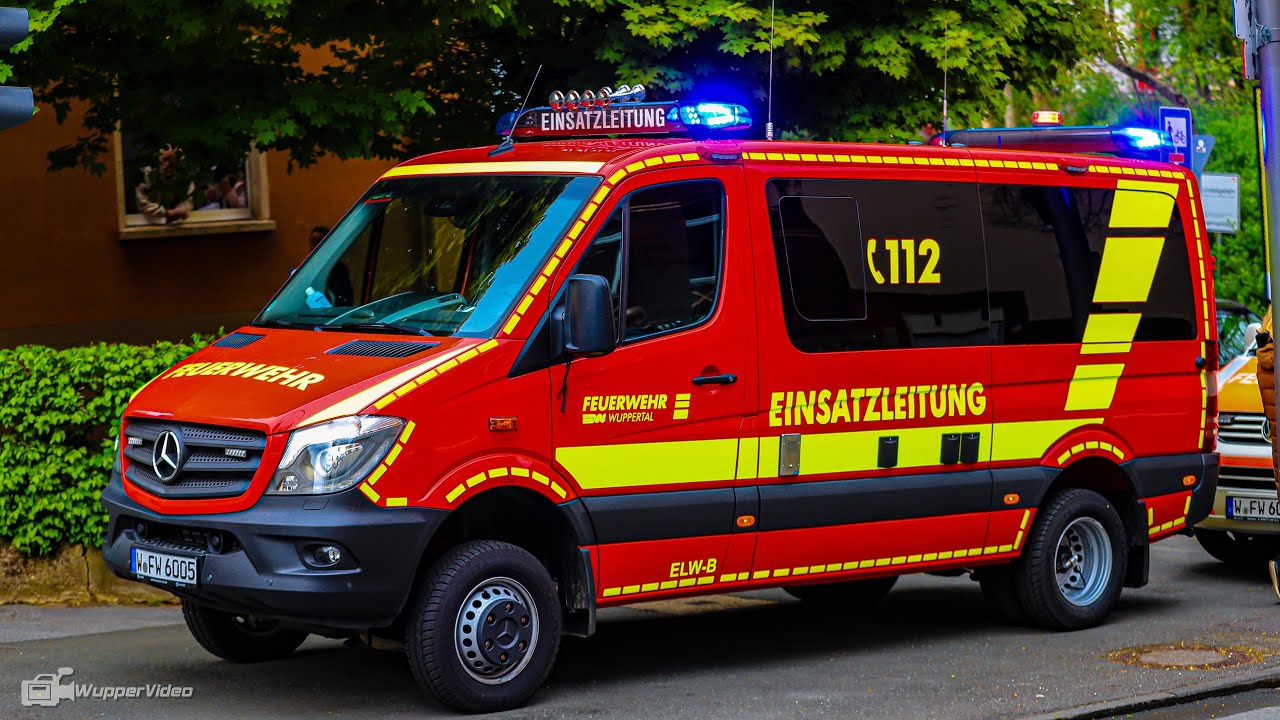 Neuer ELW B-Dienst im Einsatz - Feuerwehr Wuppertal löscht ausgedehnten Wohnungsbrand | 08.05.2021