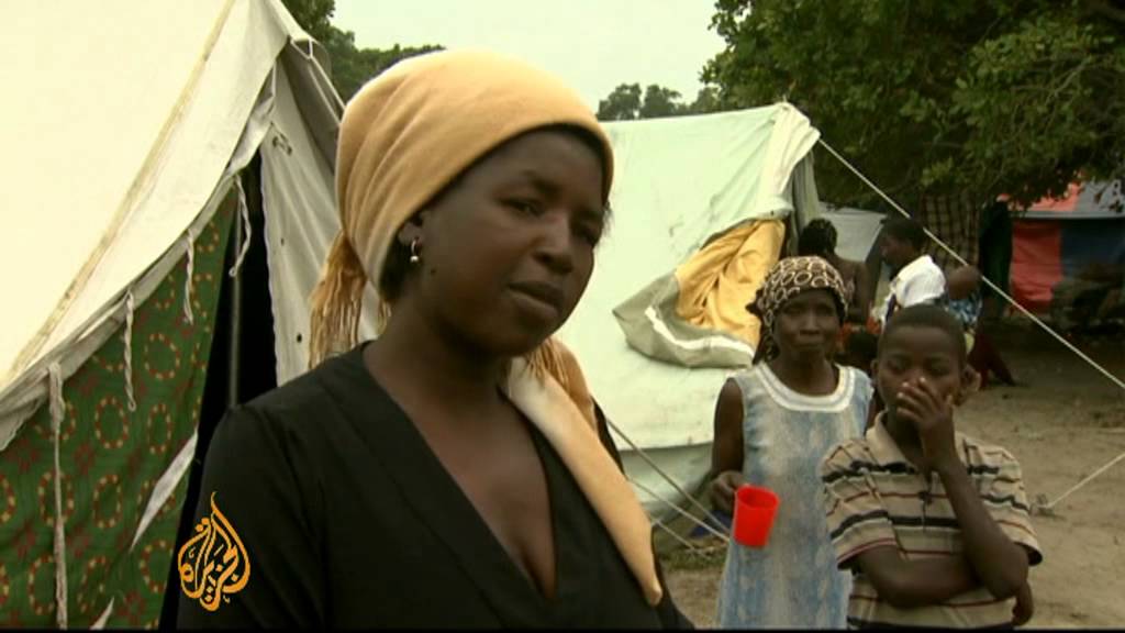 Thousands flee Mozambique floods