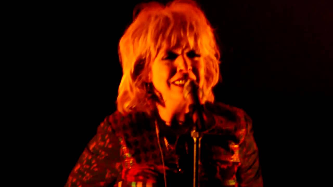 Julee Cruise - Rocking Back Inside My Heart (London's Riverside Studios)
