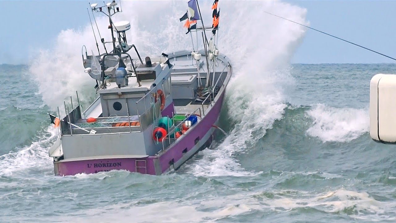 📛 OCÉAN DÉMONTÉ LES BATEAUX SONT FACE À DES DÉFERLANTES 🌊😨. BIGWAVES @Alex.rolland