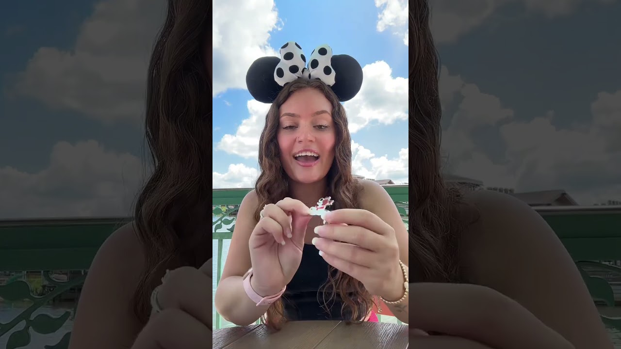 I love this mystery pin pack #disney #disneypins #pinpack #mysterypins #disneyworld #pinunboxing