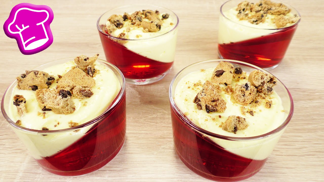 Tolles  Wackelpudding Dessert im Glas | Schiefe Götterspeise mit Vanillecreme & Cookie Stücken
