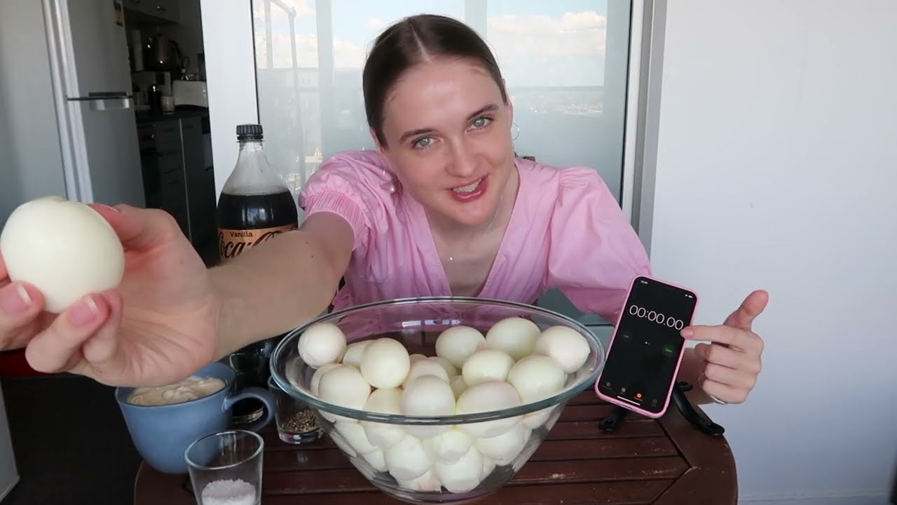 Съесть 50 сваренных вкрутую яиц