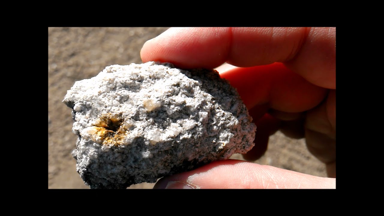 Douro geodiversity: Muscovite medium grain granite, with tourmaline oxidation