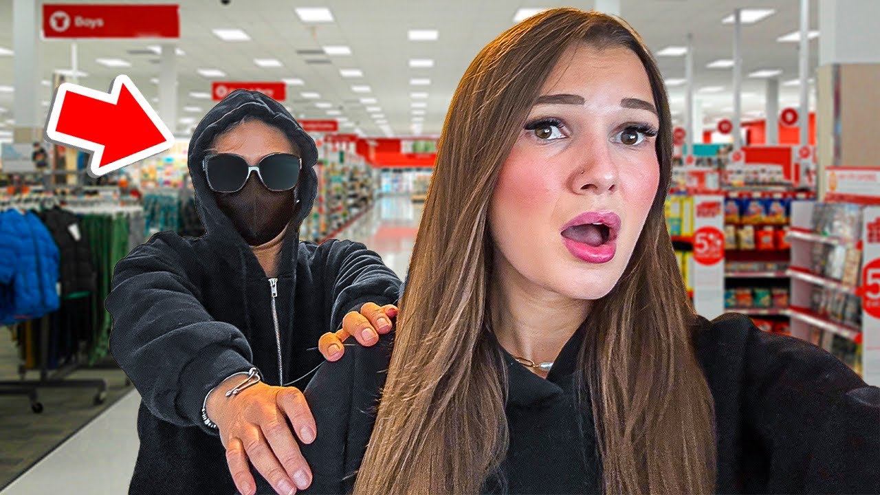 ЖУТКИЙ МУЖЧИНА ПЫТАЛСЯ СХВАТИТЬ МЕНЯ В МАГАЗИНЕ!