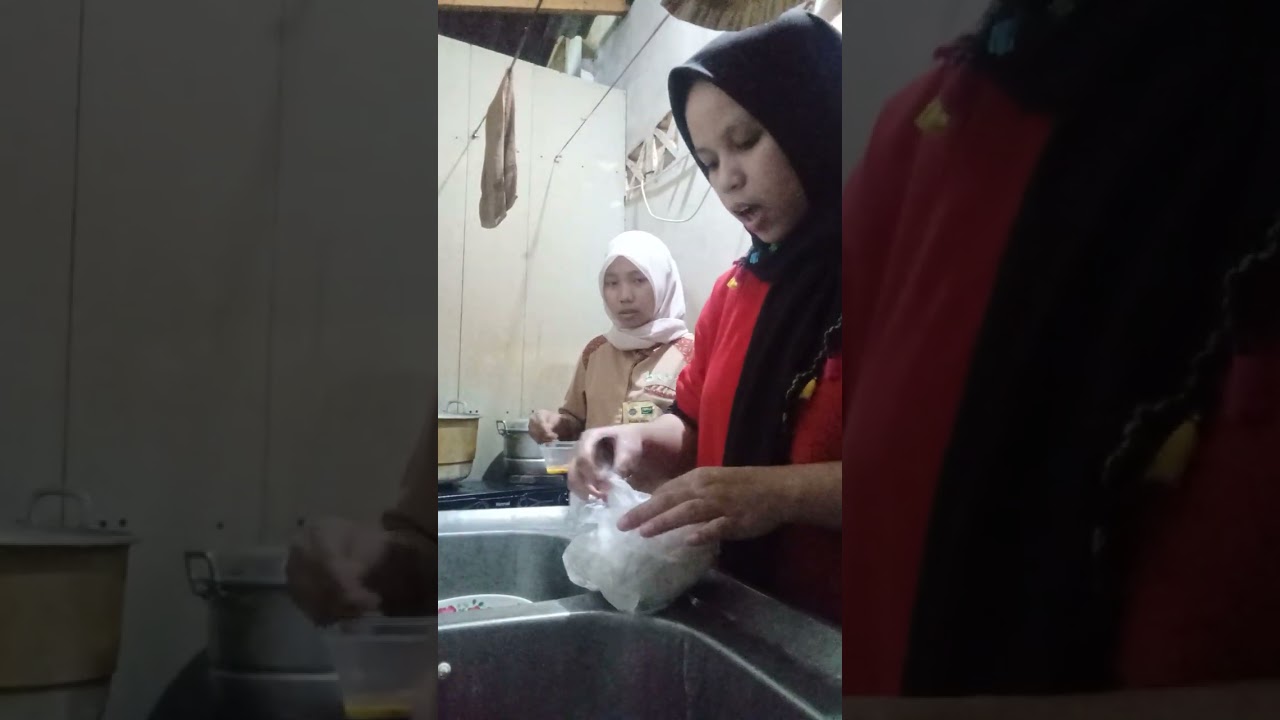 Kesibukan sebelum menjelang Maghrib 