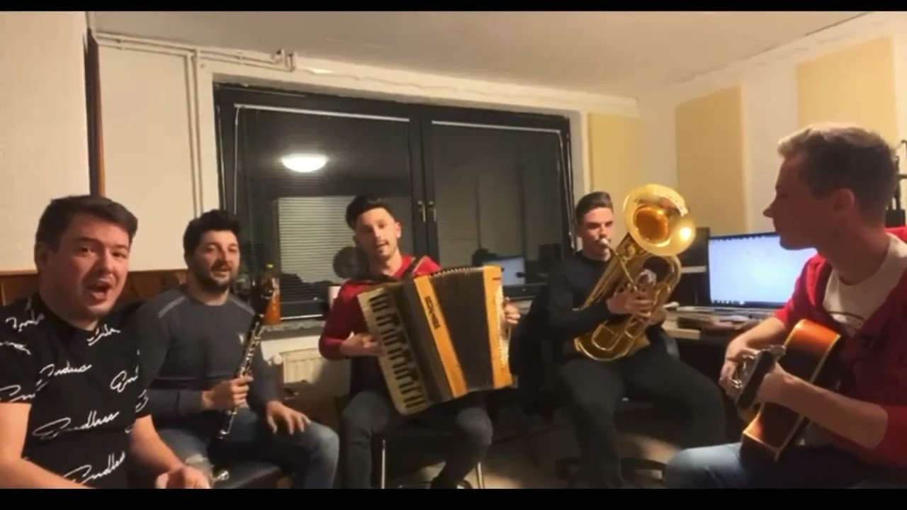 Mladi korenjaki (Die Jungen Helden) - Slovenski vojak (Ansambel Mira Klinca) #live