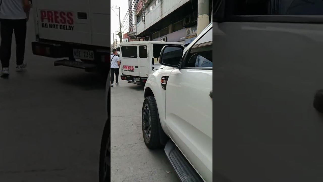 Pedestrian lane ginawa ng paradahan sa Caloocan!Wala ng madaanan!