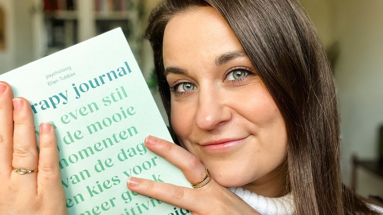 ASMR Ik lees je in slaap | Voorlezen uit mijn dankbaarheidsjournal 📖 (page turning + book tapping)