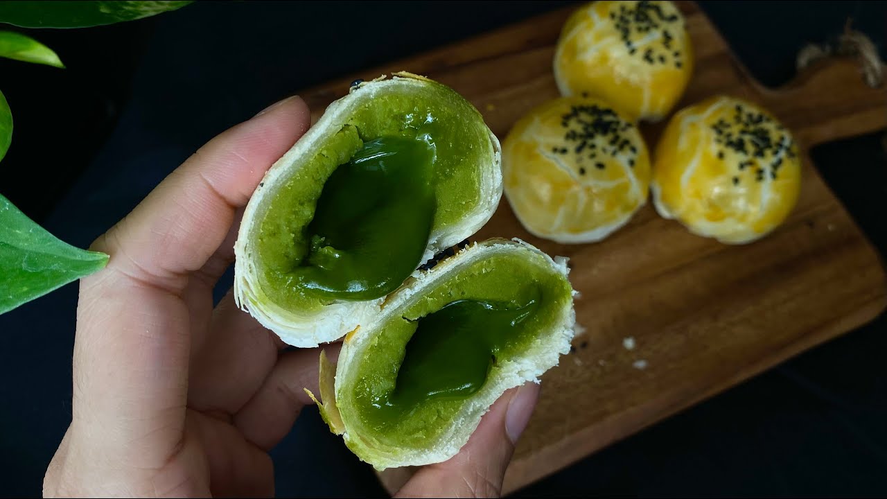 BÁNH TRUNG THU LAVA TRÀ XANH CỐT DỪA (nhân trà xanh tan chảy)