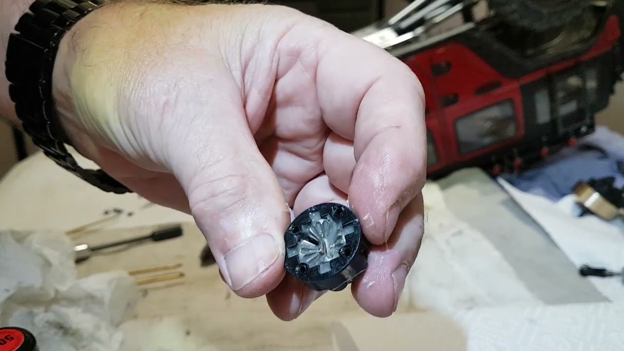 500 000er Differential-öl in den Sherpa + 1200er Dämpferöl einfüllen 😊🙋‍♂️