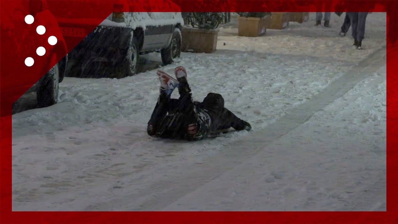 Urbino, la nevicata si intensifica: la situazione alle 23.00 di sabato 21 gennaio