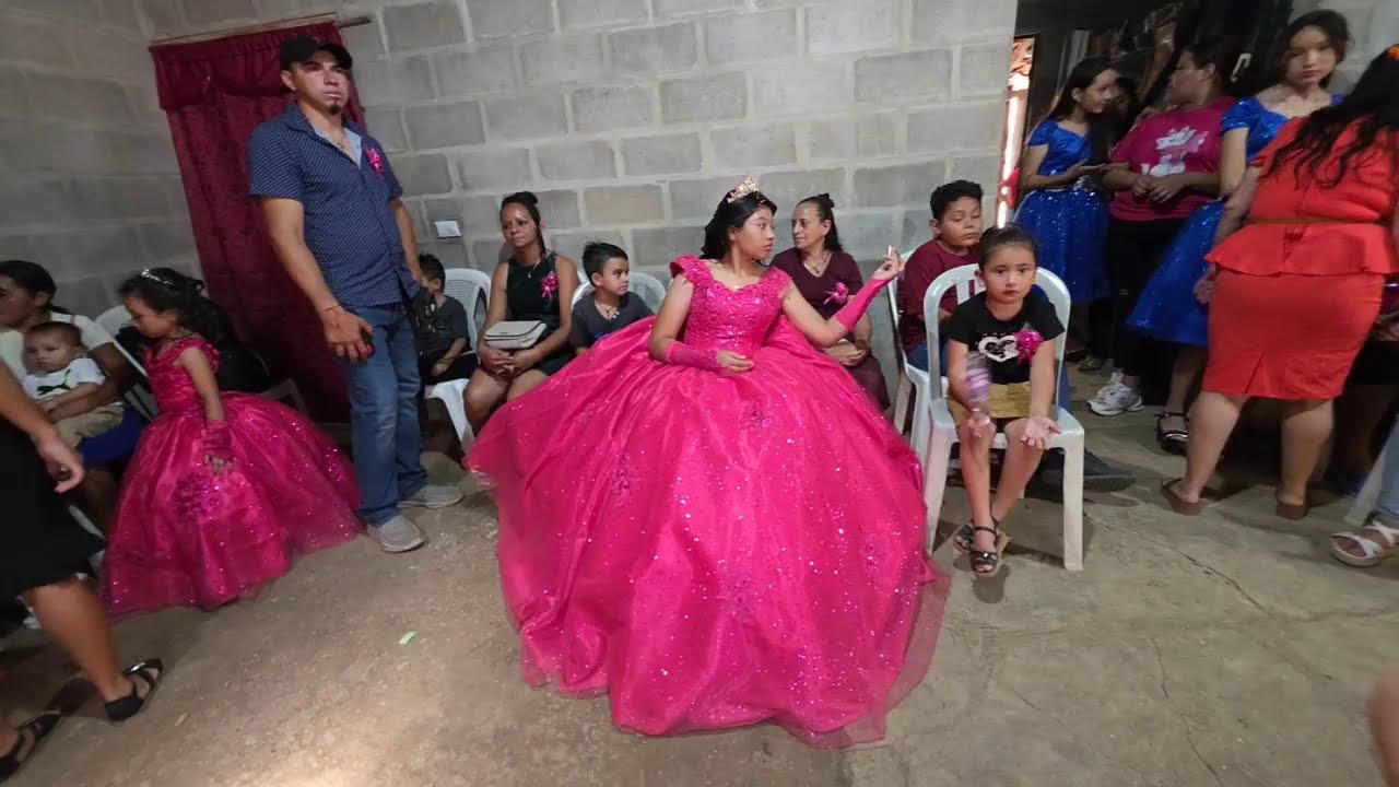 👑 Los XV años de la Señorita Mirna Rivera ✨
no tenemos derecho ala musica del autor
