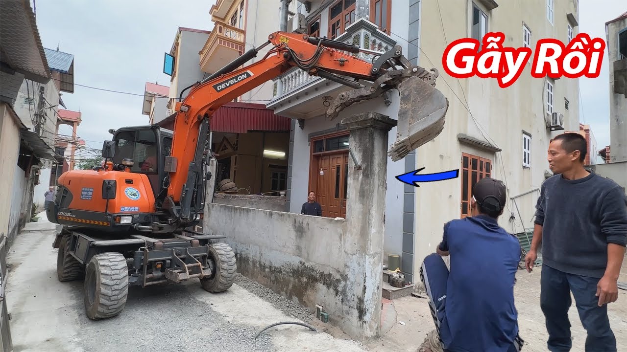 Hồi Hộp Cảnh Máy Xúc Dùng Kẹp Bẻ Gẫy Trụ Cổng - Ai Cũng Phải Giật Mình Trước Cảnh Này
