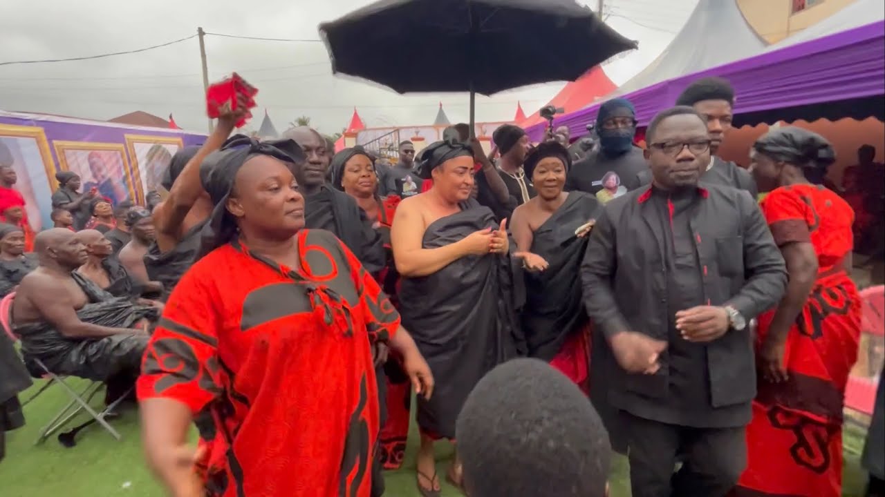 Matilda Asare And Wayoosi Adowa Dance Skills At Her Mother's Funeral Go Borst Your Mind🔥Vivian Jill