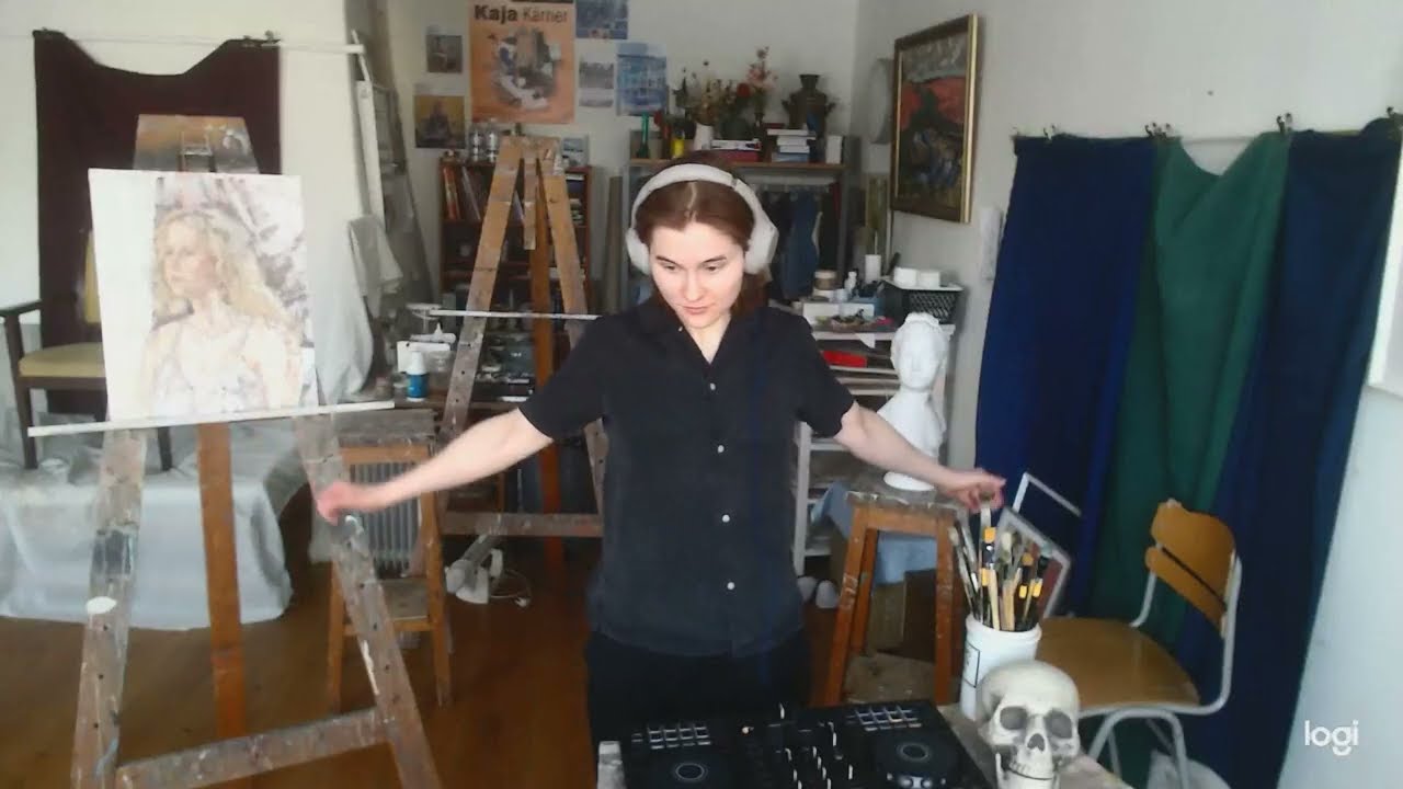 playing minimal techno where the old masters painted