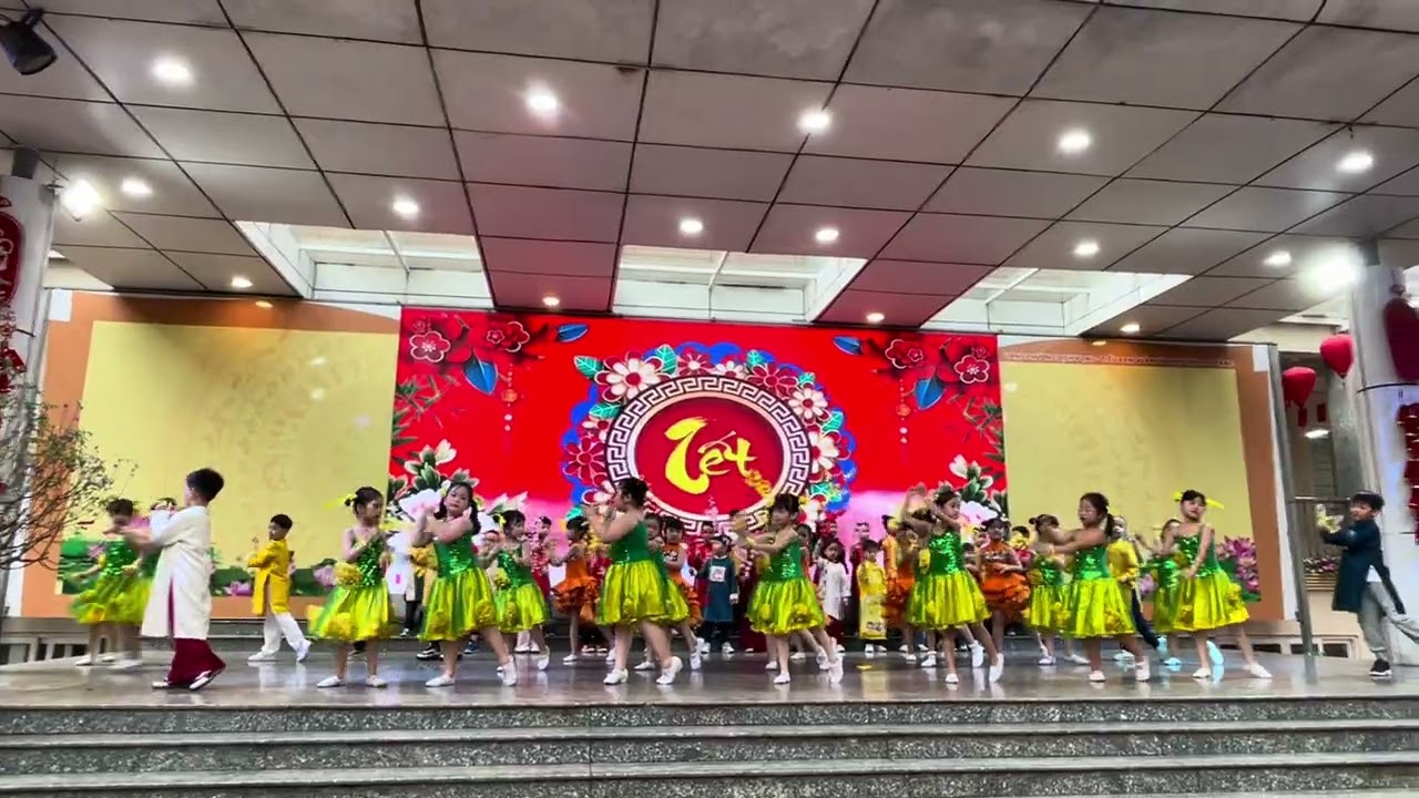 Tết- hát múa
