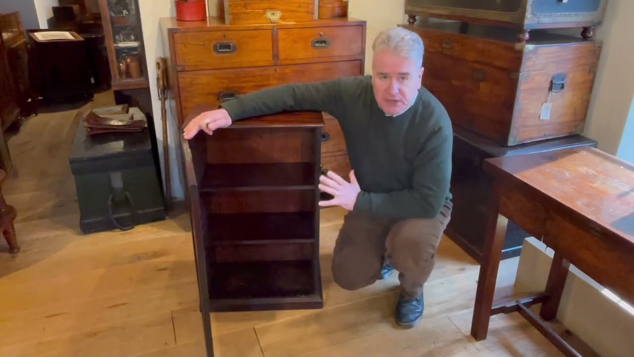 How can you tell this antique Georgian cabinet was made for travel ?