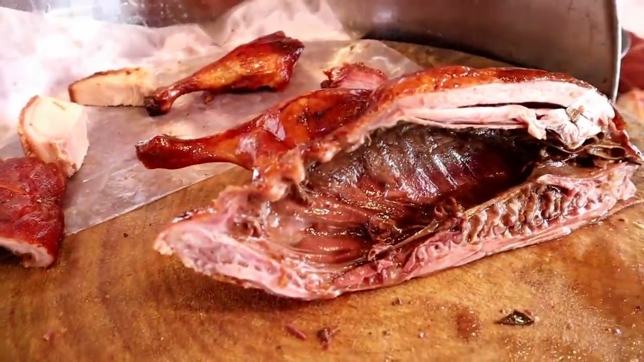 Roasted Piglets Roasted Peking Ducks YUMMY Hong Kong Food 乳豬燒鴨燒肉叉燒燒味飯樣樣有 任你選擇 價錢平 好抵食 朗益燒味工房元朗