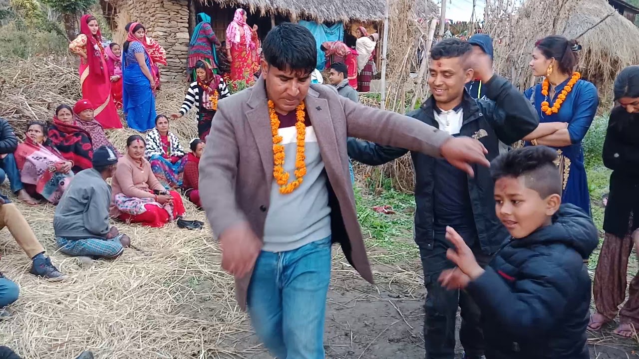 ईस्माली पन्चे बाजामा सेर बहादुर कार्कीकेा बबाल नाच