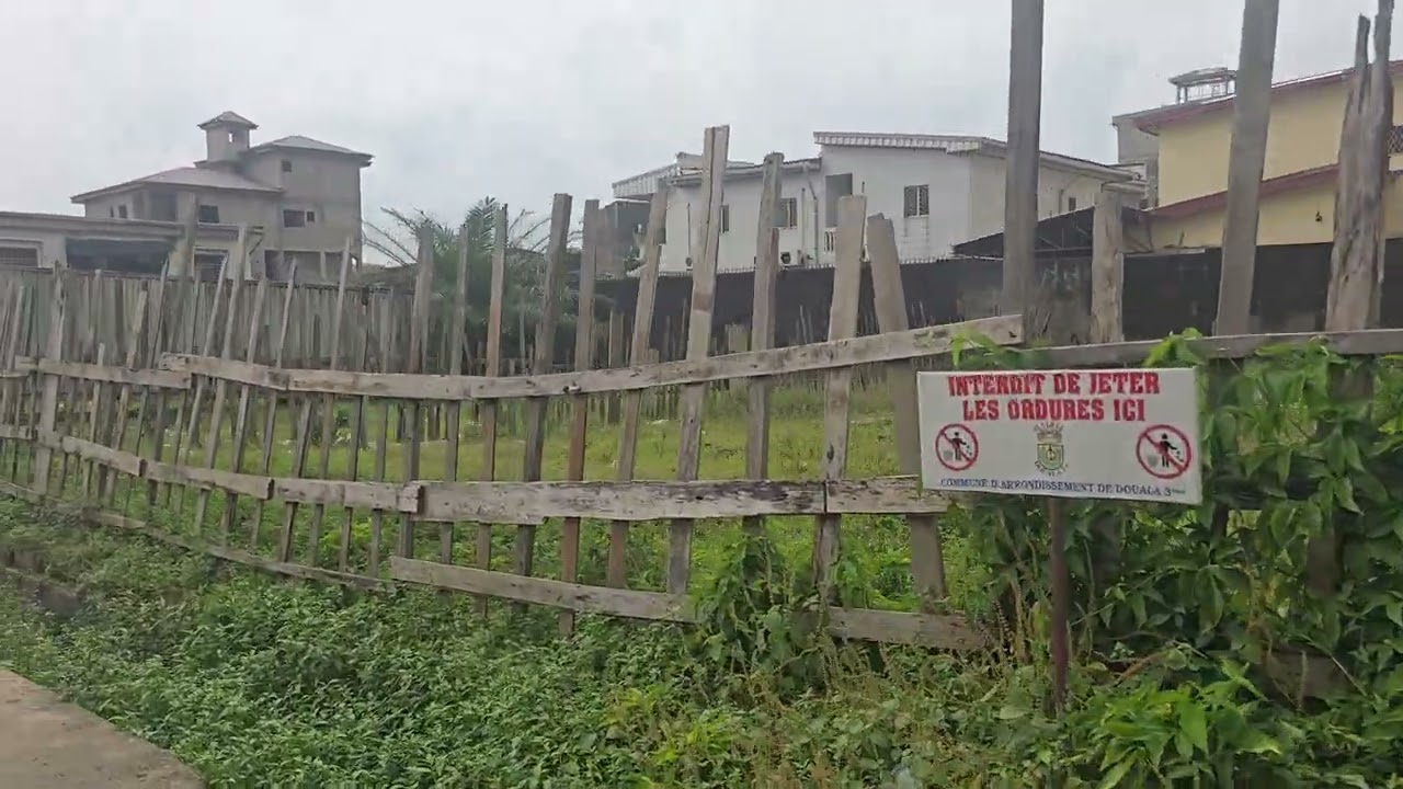 Douala-Bonaloka,terrain titré de 350m2 à vendre,mutation totale,prix:300.000fcfa/m2,tel:237697444141