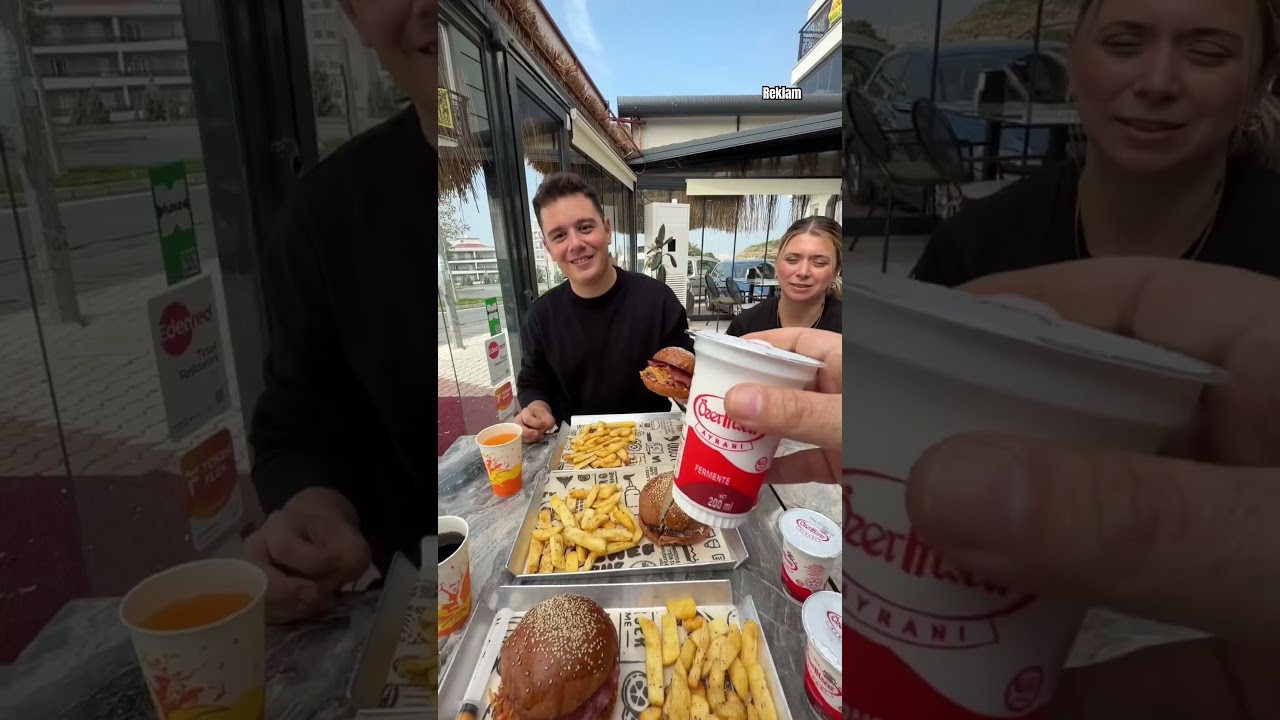Masterchef Berkay İzmir' de Hamburger Kampanyası Yaptı !