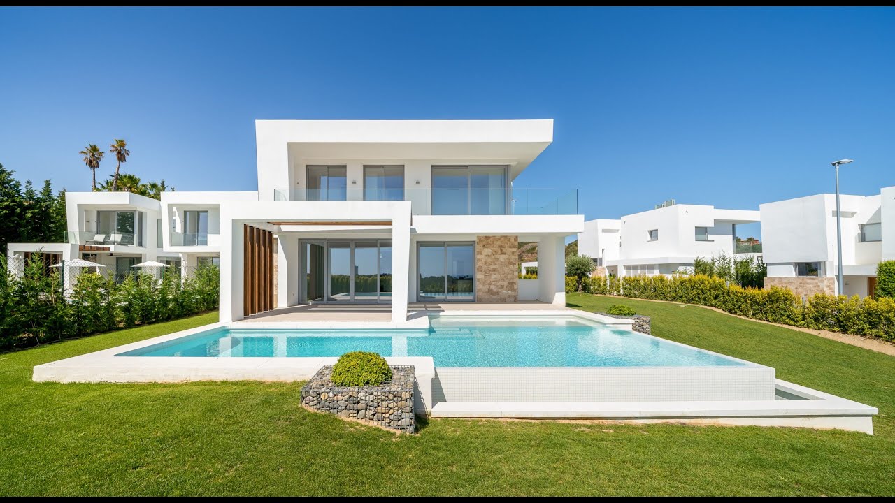 Moderne Luxusvilla in Marbella Los Monteros Santa Clara Golf Rio Real Club La Cabane Costa del Sol